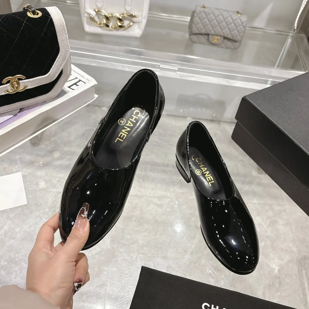 👟👟Ex-factory price 380👟👟 Genuine leather sole +40 25C early spring new Chanel loafers; fabric: patent leather: color black; white; burgundy, code number: 5-40; (custom-made 41 custom-made non-refundable)
